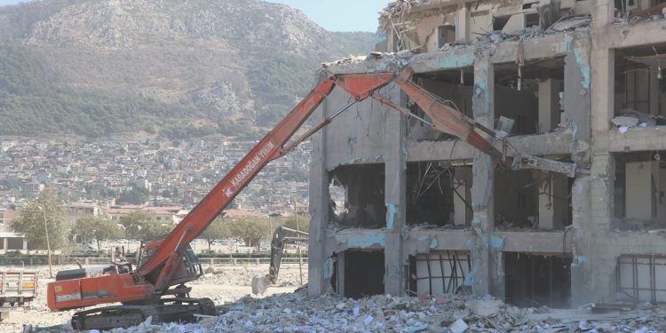 KDK tavsiyesi: ‘Depremde hasar gören meskenlere yeni tarifeden tazminat ödensin’