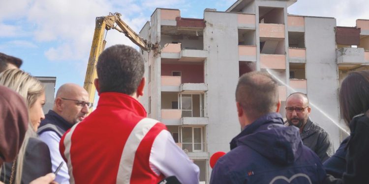 Kiptaş’tan Bakırköy’de ‘Kentsel Dönüşüm’ yıkımı