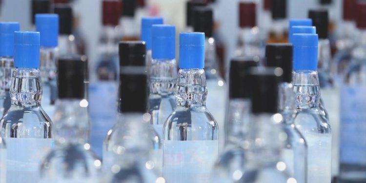 Manisa’da 7 bin 500 litre geçersiz içki ele geçirildi