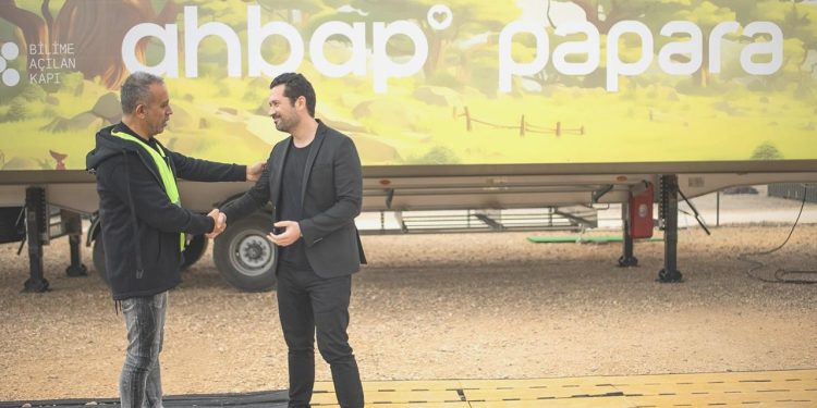 Papara, Ahbap iş birliğiyle sarsıntı bölgesine “Bilime Açılan Kapı” gezici tırı gönderdi