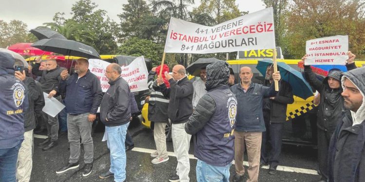 Taksicilerden İBB önünde ‘Para kazanamıyoruz’ hareketi