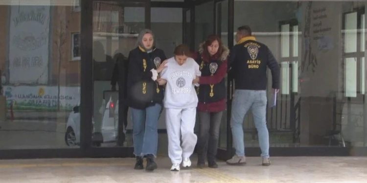 Toplumsal medya fenomeni Banu Parlak, adliyeye sevk edildi