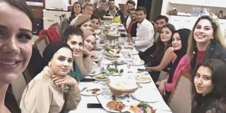 Toplumsal medya fenomenlerine yurt dışı çıkış yasağı