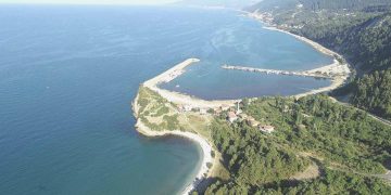 Trabzon’da fırtınada denize düşen iki kişi kayboldu