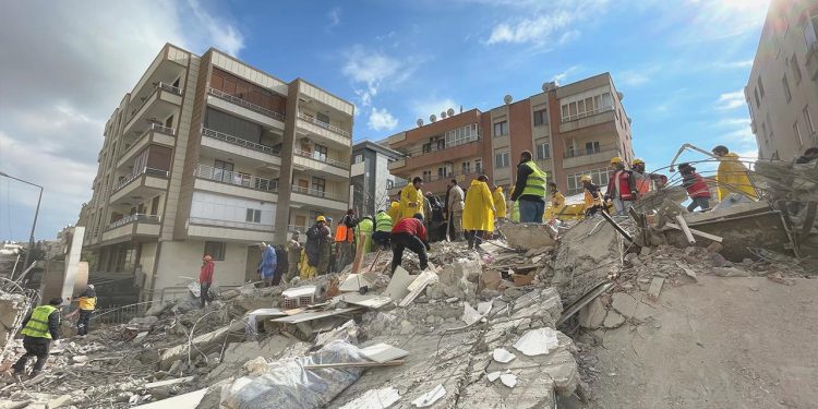 16 kişinin can verdiği apartmanda karşıtlık üzerine terslik