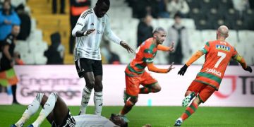 Beşiktaş evinde Alanyaspor’a mağlup oldu