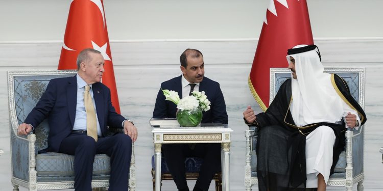 Cumhurbaşkanı Erdoğan, Katar Emiri Al Thani ile görüştü