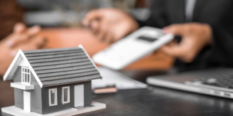 Enflasyondan nasibini konut fiyatları ile kiralarda aldı