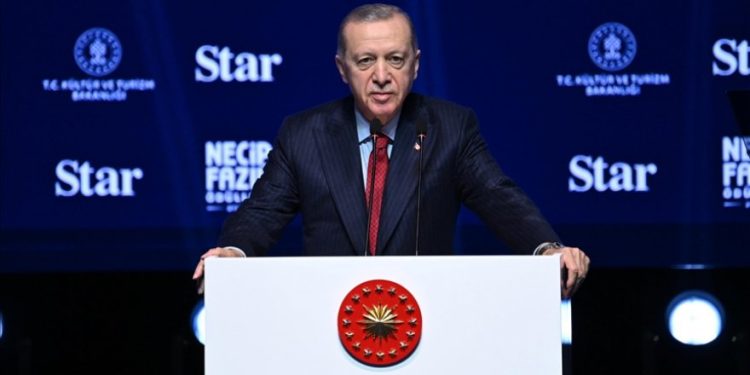 Erdoğan: Türk sporunun tartışmalarla değil başarılarla gündeme gelmesini arzu ediyoruz