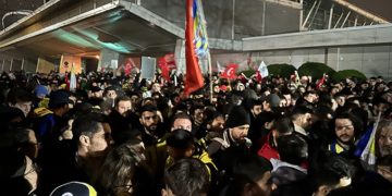 Galatasaray ve Fenerbahçe’ye coşkulu karşılama