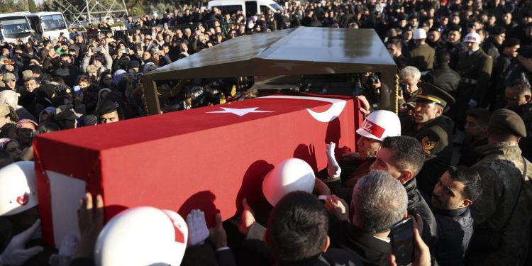 Pençe Kilit şehitleri son yolculuğuna uğurlandı