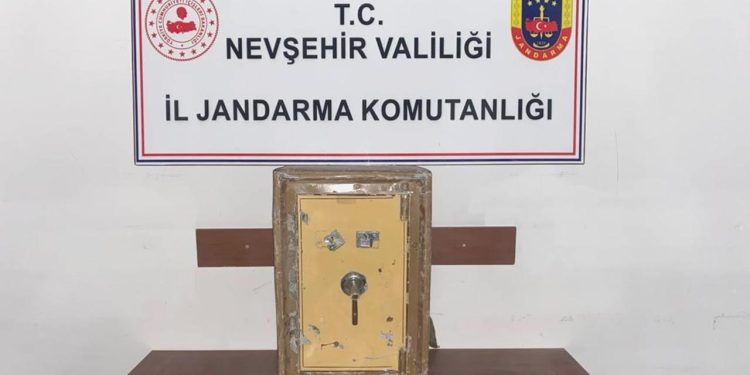 Belediye binasından çelik kasa çalan zanlı tutuklandı