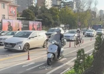 Bisiklet yolundaki motosikletlilere ceza