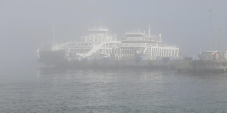Çanakkale Boğazı’nda ağır sis nedeniyle gemi trafiği durduruldu