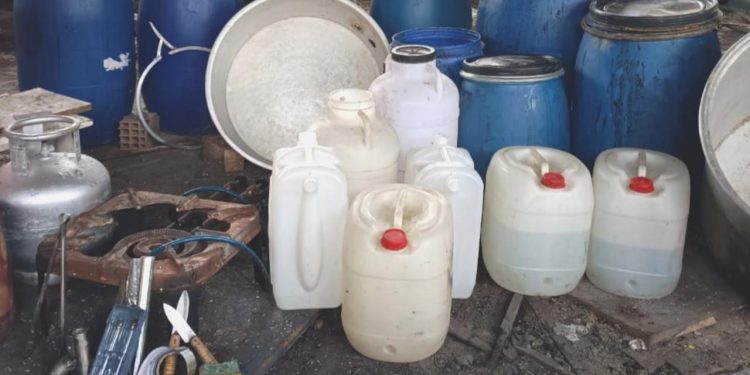 Çengel-4 operasyonu: 25 bin litre içkiye el kondu