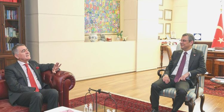 CHP Başkanı Özgür Özel, TÜSİAD Lideri ile görüştü