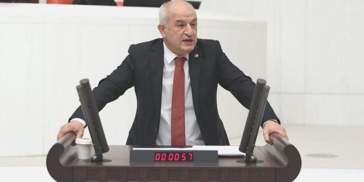 CHP’li vekil Ali Fazıl Kasap Saadet Partisi’ne geçti