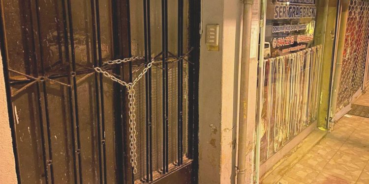 Çınarcık sarsıntısı sonrası Güngören’de tavan çöktü