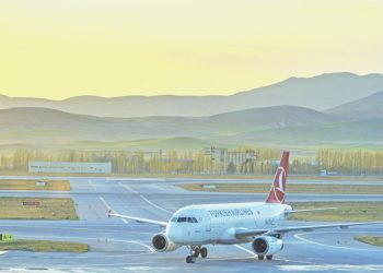 Diyarbakır’da uçak seferlerine sis pürüzü