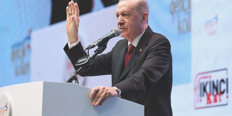 Erdoğan: Teröristle tıpkı lisanı konuşan, terörist üzere muamele görür