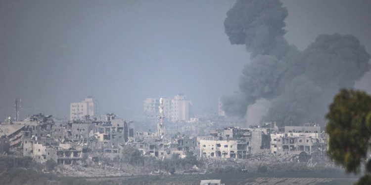 Gazze Şeridi’ne taarruz: En az 100 meyyit