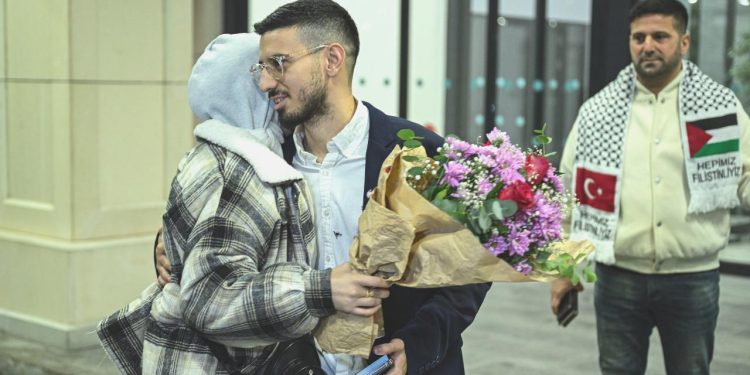 Gazze’den tahliye edilen Türk vatandaşları İstanbul’a geldi