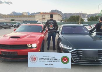 Gümrüğe 187 milyon liralık lüks araç takıldı