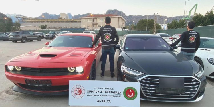 Gümrüğe 187 milyon liralık lüks araç takıldı