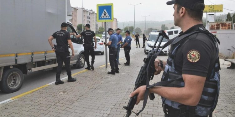 “Hayali ihracat” operasyonunda 16 zanlı yakalandı