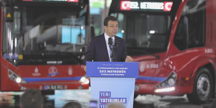 İBB, 252 metrobüs için merasim düzenledi