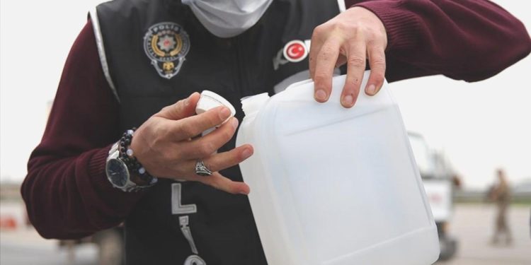 İstanbul’da bir yılda 95 bin litre geçersiz içki ele geçirildi