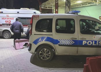 İzmir’de hengamede yaralanan kişi kaldırıldığı hastanede de bıçaklandı