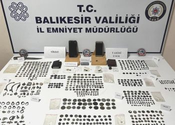 Kaçakçıların aracından bir müzelik tarihi eser çıktı!