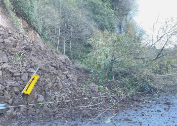 Karadeniz kıyı yolunda heyelan