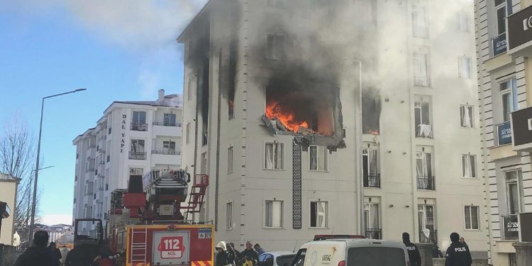 Kars’ta patlama sonrası yangın: 3 yaralı