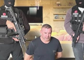 ‘Kırmızı bülten’le aranan zanlı İstanbul’da yakalandı