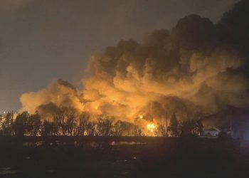 Kocaeli’de kimyasal husus bulunan depoda büyük yangın