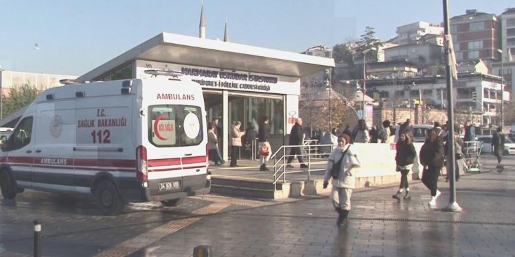 Marmaray’da raylara atlayan kişi hayatını yitirdi