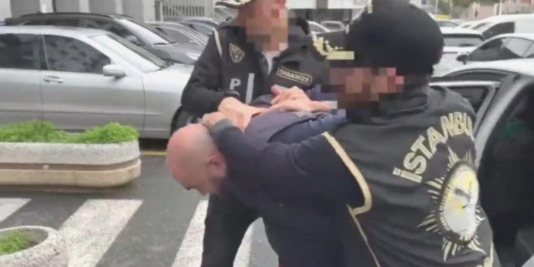 ‘Mavi bülten’le aranan çete yöneticisi Sarıyer’de yakalandı