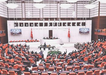 Meclis’te yılın son mesaisi: Çalışan emekliye 5 bin TL ikramiye