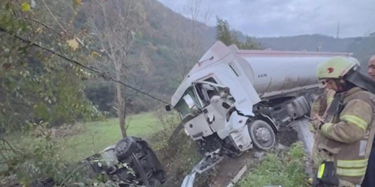 Sarıyer’de TIR kamyona çarptı: 1 meyyit 3 yaralı