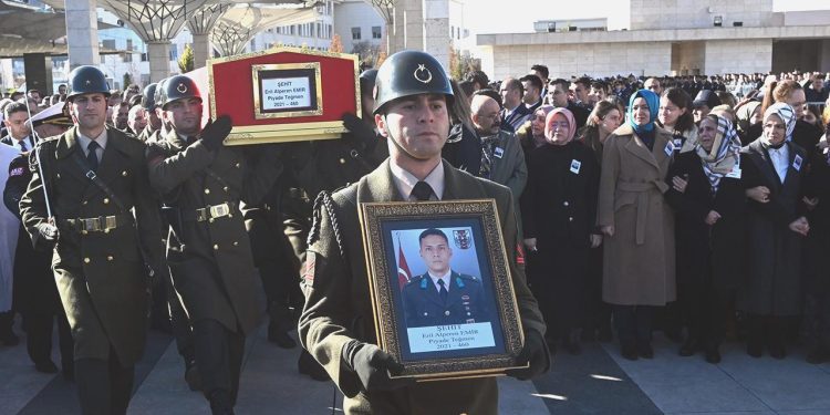 Şehit Piyade Teğmen Eril Alperen Buyruk son seyahatine uğurlandı