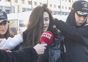 Toplumsal medya fenomeni Ece Ronay adliyeye sevk edildi