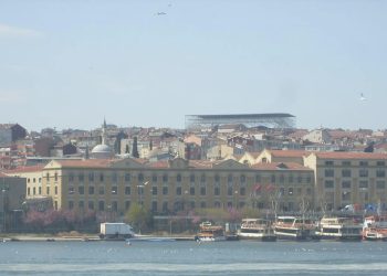 Üniversitedeki mescit tartışmasına inceleme