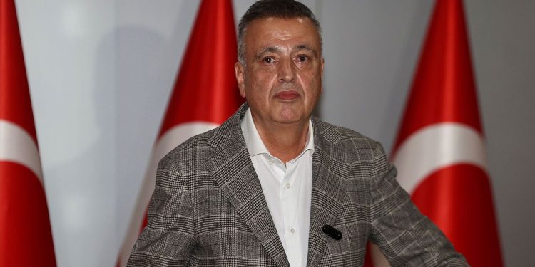Ataşehir Belediye Başkanı İlgezdi CHP’den istifa etti