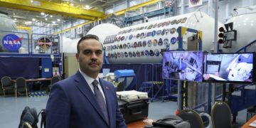 Bakan Kacır: İnsanlı ilk uzay misyonumuzun devamını getirecek adımlar atacağız