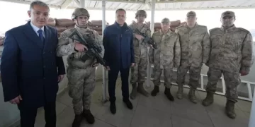 Bakan Yerlikaya, Dibek Jandarma Üs Bölgesini ziyaret etti