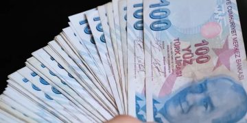 Hükümet, emekliye ek zam ve en düşük emekli maaşı için çalışma başlattı