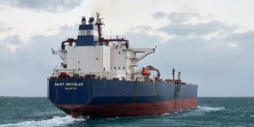 İran, yabancı bayraklı yakıt tankerine el koydu