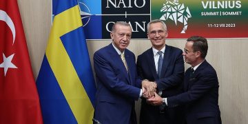 İsveç’in NATO üyeliği TBMM’de kabul edildi